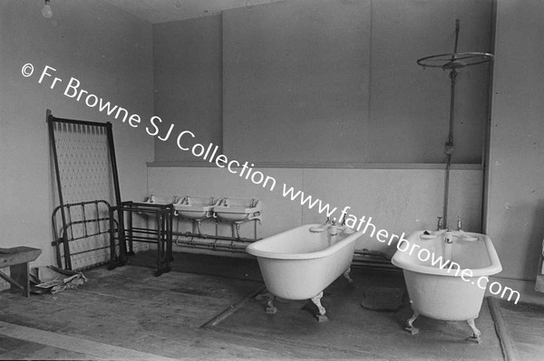 MANRESA HOUSE (BAYMOUNT) BATH TUBS